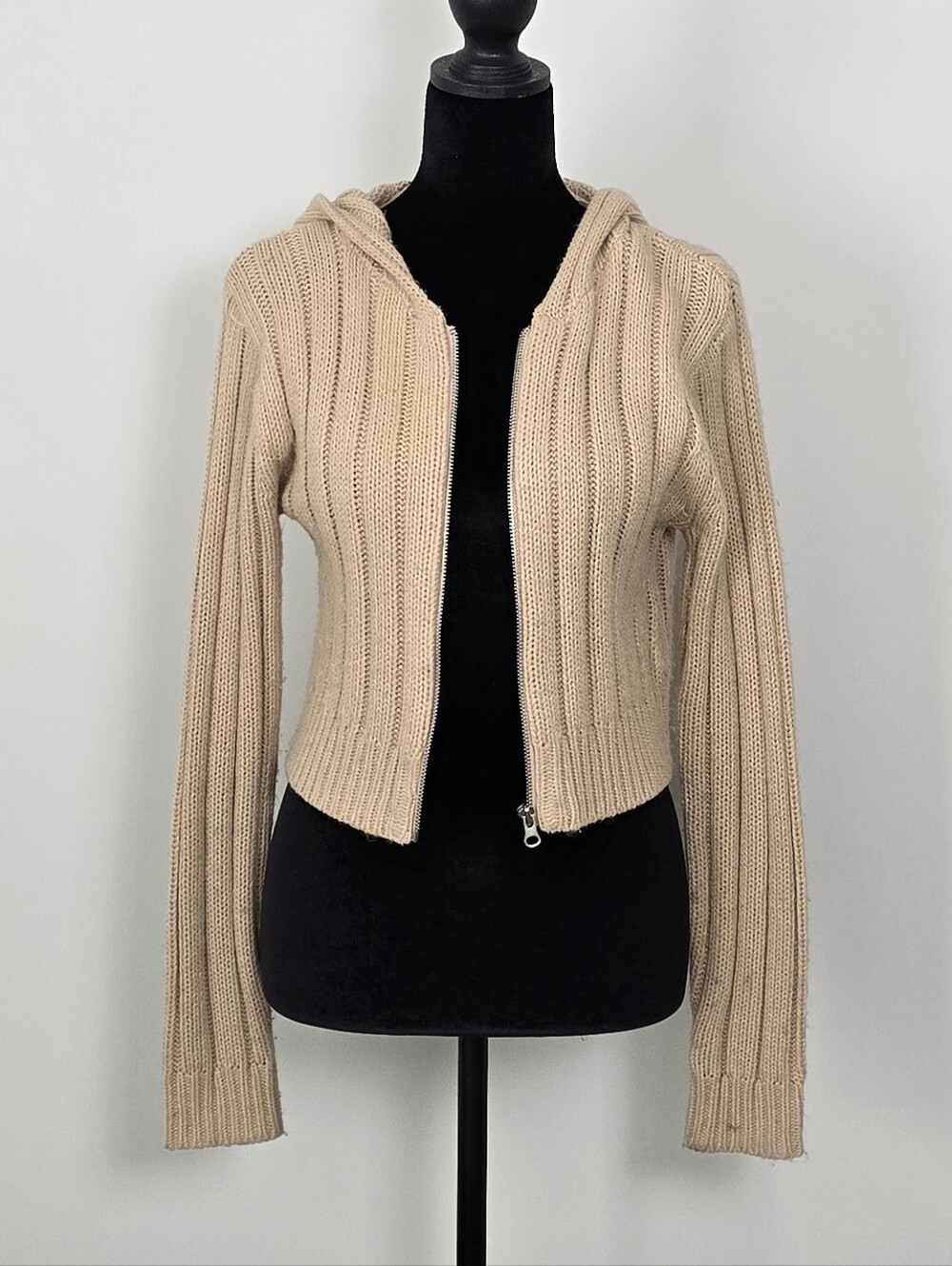 Derek Heart Cropped Hooded Zip Cardigan in Beige